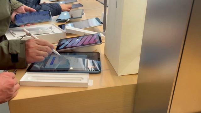 Unboxing Ipad 10th Generation at Metrocentre смотреть онлайн
