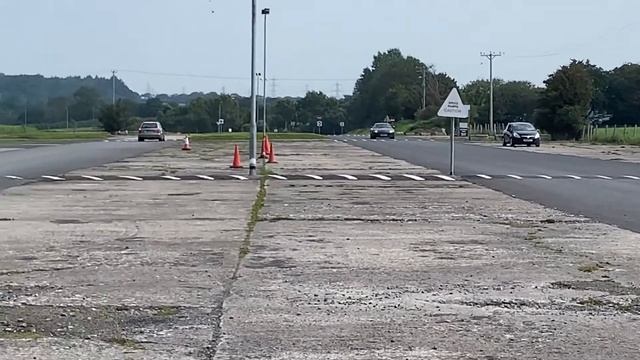 Jaguar XKR 4.2 standing start and accelerating смотреть онлайн