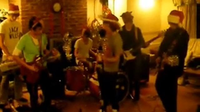 Last Christmas (Wham cover) by The Mandigans смотреть онлайн