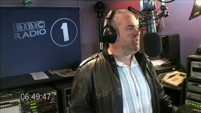 Moyles - Chris' helicopter trip (Web Streaming Mon 22 Jun 06:47-06:52) смотреть онлайн