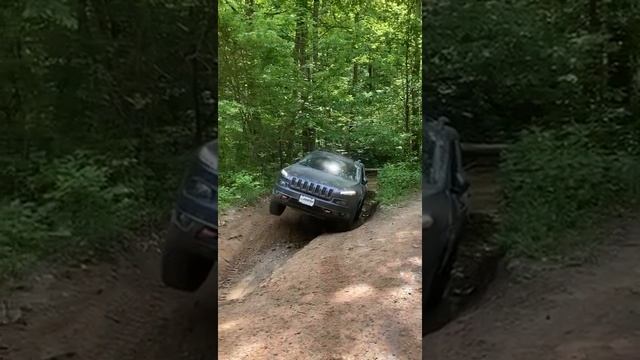 Cherokee Trailhawk - Spaas Creek Road - #DBBB смотреть онлайн