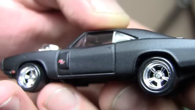 Hot Wheels Retro Entertainment Fast & Furious '70 Dodge Charger R/T смотреть онлайн