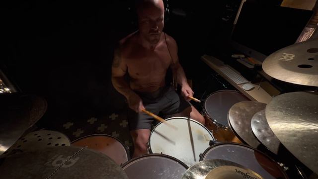 Drumming iPhone 14 pro max wide angle смотреть онлайн