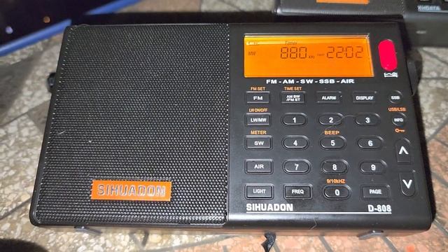 Original XHDATA D-808 VS NEW Sihuadon/XHDATA D-808 on WCBS 880 kHz Mediumwave internal ferrite смотреть онлайн