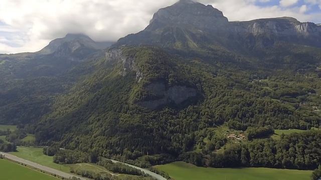 DJI Phantom 3 SE l VOL SUR LA VALEE DE L'ARVE смотреть онлайн
