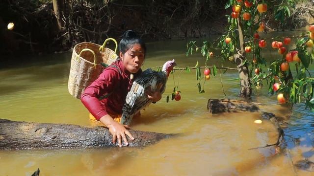 Survival With Dog - women catch turkey and pick a lot of apples in river - cook turkey eggs for dog смотреть онлайн