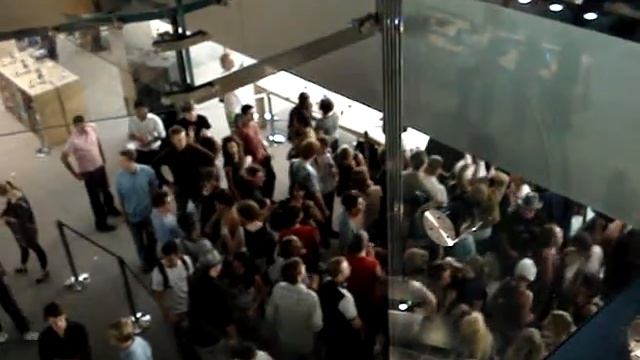 Тусовка в Apple Store смотреть онлайн