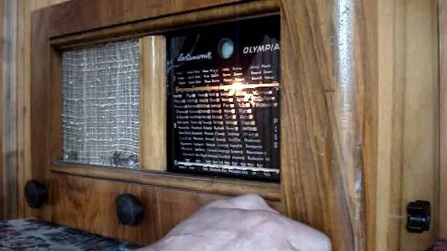 Старий німецький радіоприймач Sachsenwerk Olimpia 403 Wk. Прийом на КВ діапазоні