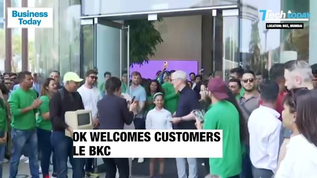 Apple's First Store In India Opens In Mumbai, Tim Cook Welcomes Customers смотреть онлайн