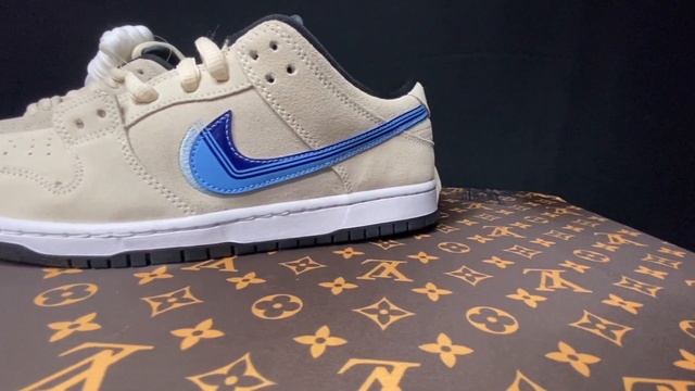 NIKE SB DUNK LOW PRO " TRUCK IT" UNBOXING W/ iPhone 11 Pro смотреть онлайн