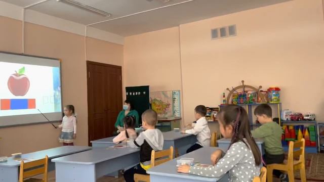 Сауат ашу негіздері. Тақырыбы: "Алма" сөзіне сөздік дыбыстық талдау жасау. Логопед: Сагымбаева Г.Қ смотреть онлайн