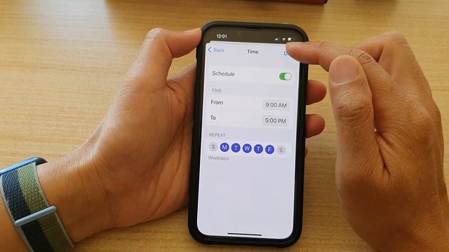 iPhone 13/13 Pro: How to Set Do Not Disturb to Automatically Turn On at a Set Time/Location/Apps смотреть онлайн