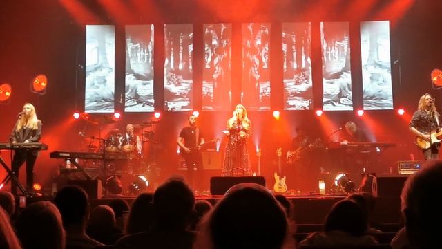 Rumours of Fleetwood Mac - Over My Head - Gypsy- You Make Loving Fun. Sophie Worsley / Jess Harwood смотреть онлайн