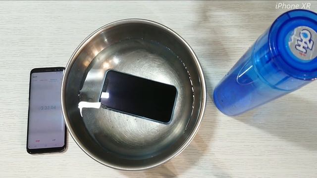 Apple iPhone XR Water Test смотреть онлайн