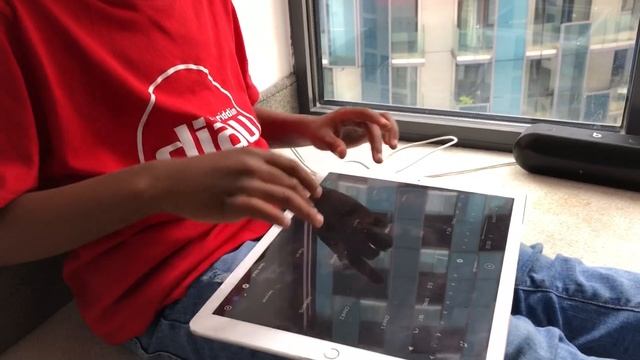 DJ Arch Jnr Messing Around On An iPad Using The Djay App (7yrs old) смотреть онлайн