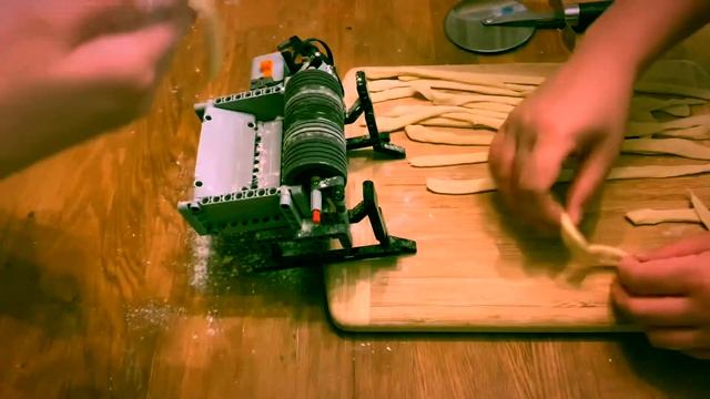 LEGO Noodle Flattener смотреть онлайн