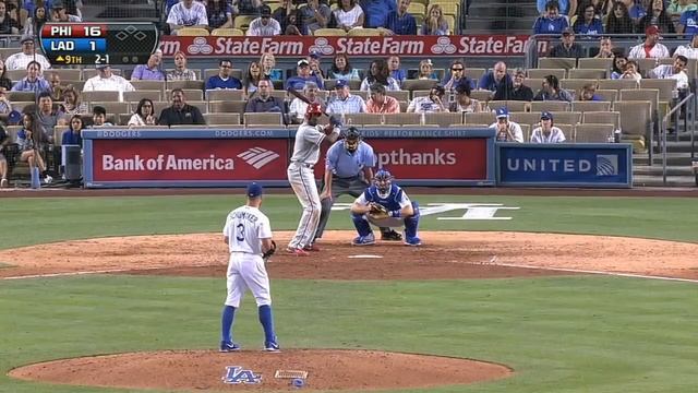 PHI@LAD: Schumaker pitches scoreless ninth inning смотреть онлайн