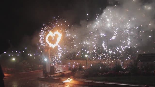 "Фаер шоу 'О любви' в загородном отеле Барская Усадьба" смотреть онлайн