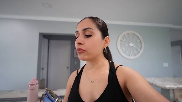 Que Traigo en mi Nueva Bolsa👛 Saque mas de mi Closet📦🇲🇽 Llegó con flores y no la Encontró🥴Vacacione смотреть онлайн