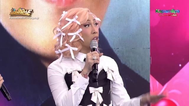 Vice catches Anne doing something discreet while hosting | Expecially For You смотреть онлайн