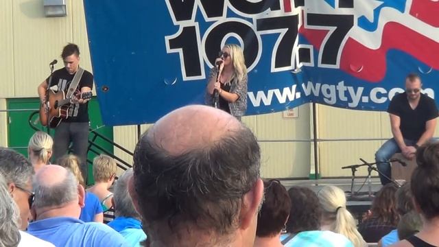 2014 jamie spears sings small town girl. At Yorkfair смотреть онлайн