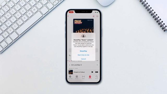 iOS 15: How to Use SharePlay in FaceTime on iPhone | Listen to Music Together & Start a Watch Party смотреть онлайн