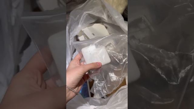 INSANE FIND!😳Dumpster diving at Apple Store. смотреть онлайн