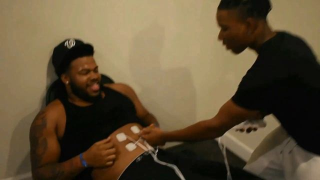 WE TRIED A PREGNANCY CRAMP SIMULATOR TO SEE WHAT WOMEN FEEL🤰🏽...(NEVER AGAIN) смотреть онлайн