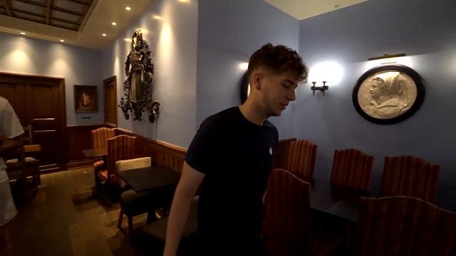 SE FAIRE PASSER POUR UN EMPLOYÉ CHEZ APPLE ! смотреть онлайн