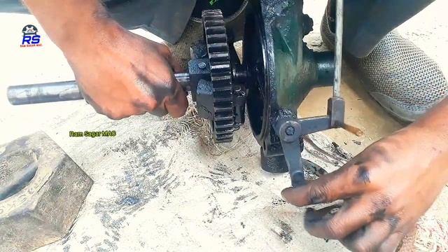 Lister engine whay this gaveranar system working checking field marshal 10HP смотреть онлайн
