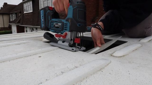 Max air fan install | Mercedes sprinter | self build van conversion смотреть онлайн