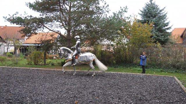Riding in armour on a fully barded steed. смотреть онлайн