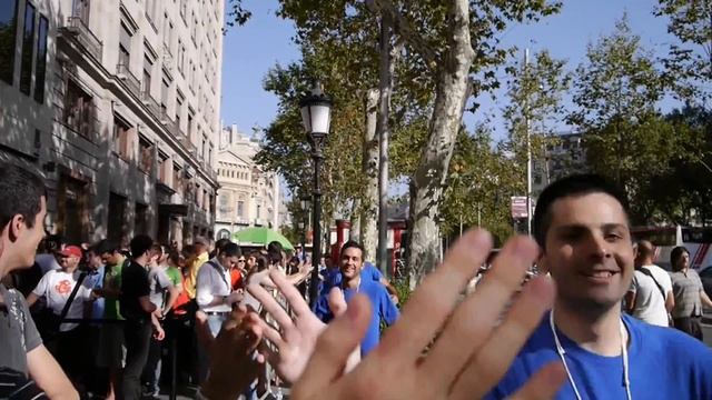 Apple Store Passeig de Gràcia Employee Run (Opening Day) смотреть онлайн