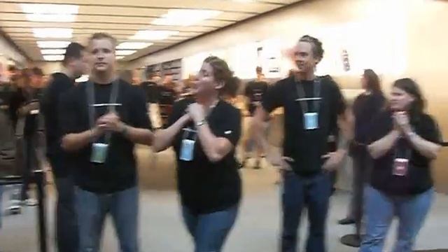 Apple Store Mall Of Georgia Grand Opening смотреть онлайн