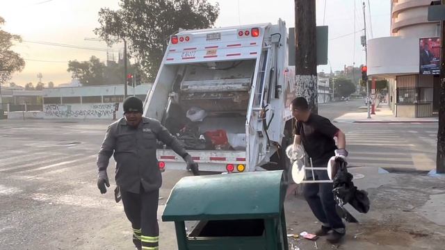 Ponle dedo al basurero CBO77 camión de basura Rear loader trash truck part 2 смотреть онлайн