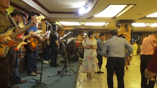 Cherry Pink And Apple Blossom White (cover) - The Revivals смотреть онлайн