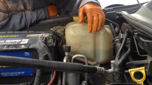 2003 Jeep Grand Cherokee Laredo: Check And Refill Coolant/Antifreeze смотреть онлайн