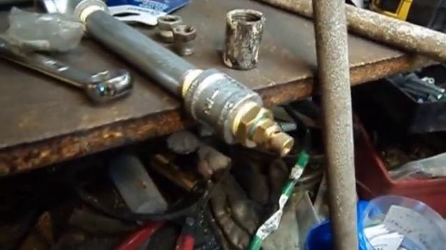 Plumbing The Air Compressor With 1/2 Inch Galvanized Steel Pipe смотреть онлайн