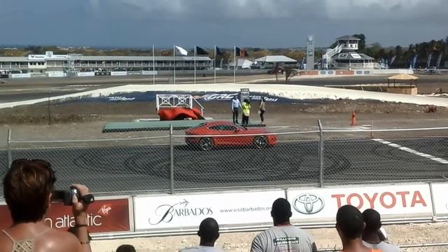 The Stig doing donuts in a Jaguar F-type Coupe смотреть онлайн