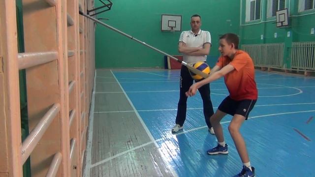 Тренажер для отработки техники приема снизу и передачи сверху в волейболе смотреть онлайн