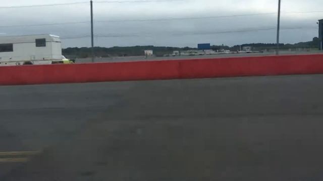 Jaguar Super V8 vs BMW M135i Santa Pod смотреть онлайн