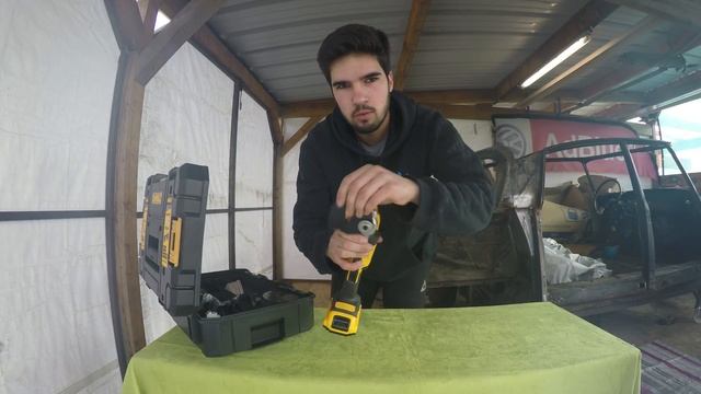 PRESENTATION OUTIL MULTIFONCTIONS DEWALT DCS355 - TEST MATERIEL смотреть онлайн