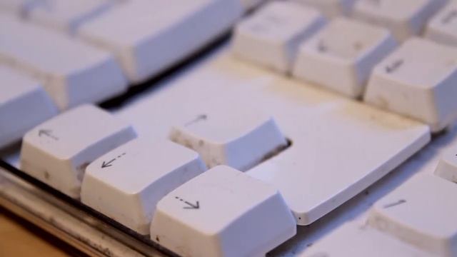 Worn and dirty apple keyboard (A1048) смотреть онлайн