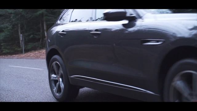 ZOOM SUR UN JAGUAR F-PACE R-SPORT смотреть онлайн