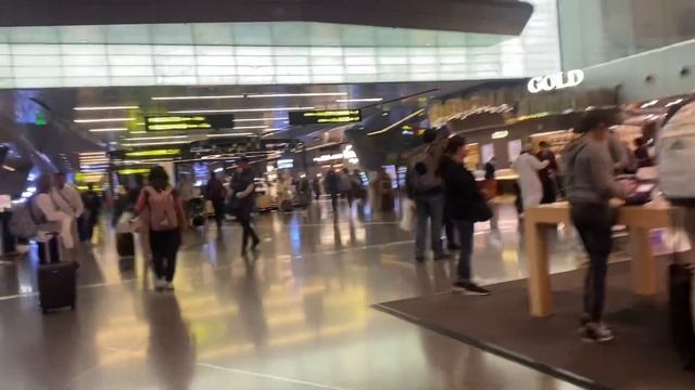 A Walk Through Hamad International Airport in Doha, Qatar, World's Busiest Crossroad (Part 1) смотреть онлайн