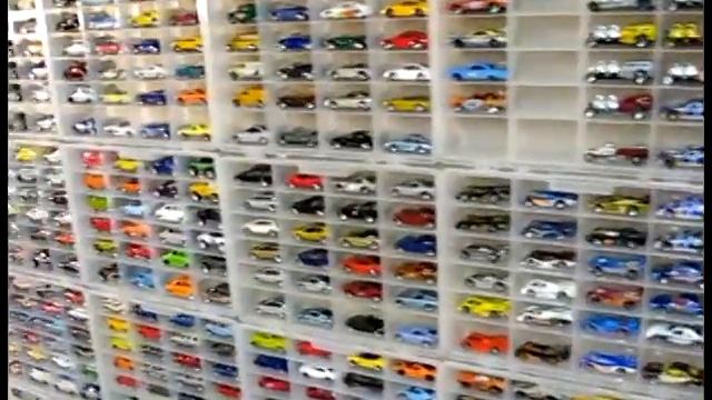 Hot Wheels Lamborghini's, Ferrari's, police cars, military, and red lines. смотреть онлайн