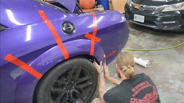 Dodge challenger widebody tazer and and scoop and grill light up for tcu football player смотреть онлайн