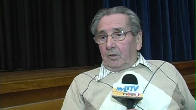 Survivor Connects Bullying Today with the Holocaust смотреть онлайн