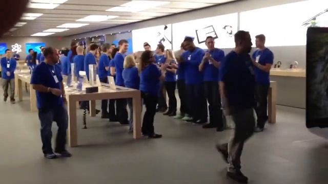 iPhone5 launch Apple Store Anchorage Alaska смотреть онлайн