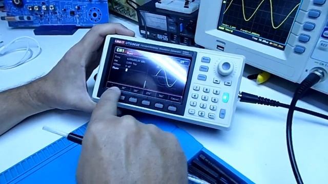 Laboratório 054 - Uma Nova Aquisição - Gerador de Funções UNI-T UTG 962E смотреть онлайн